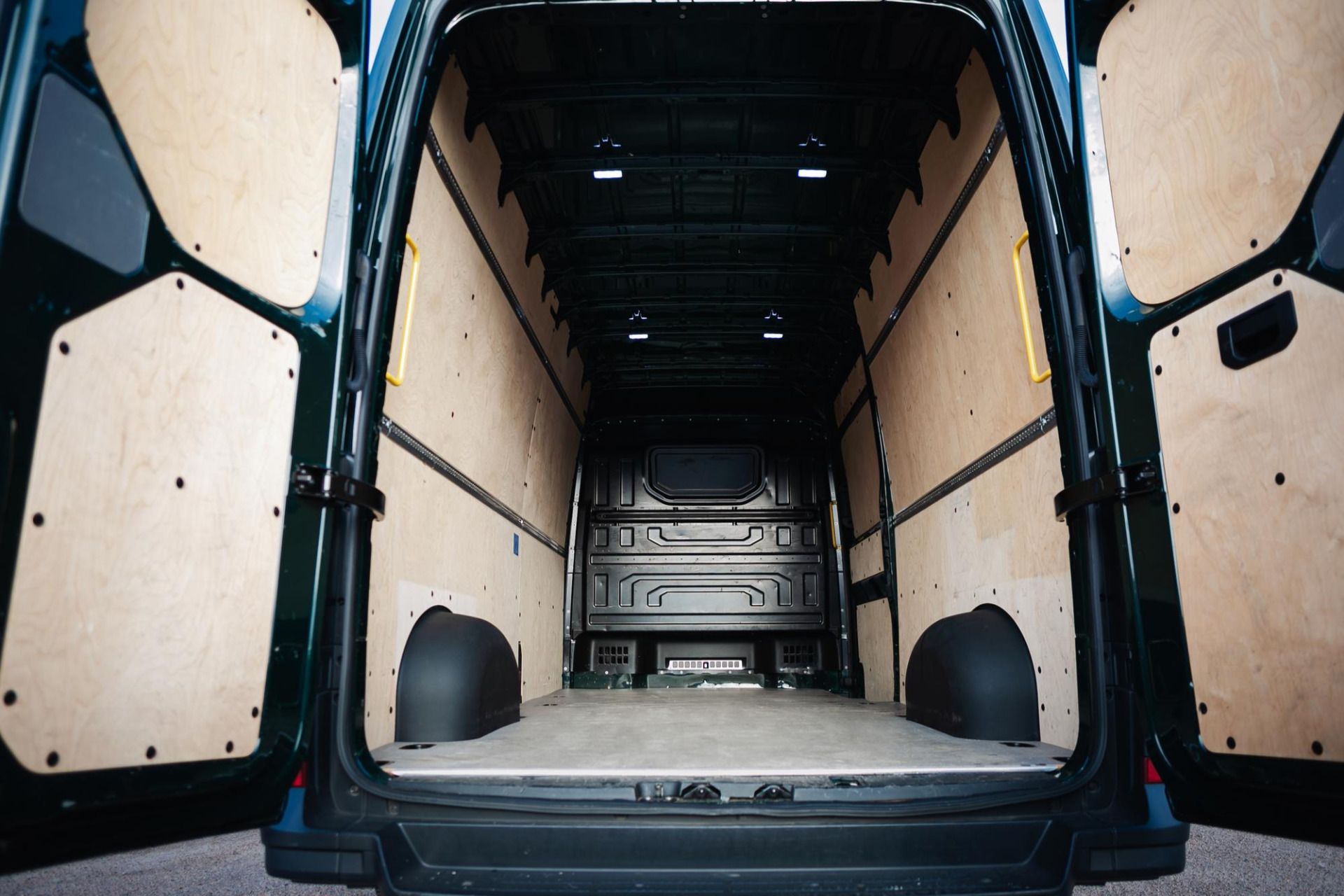 Primena topolove šperploče u oblaganju furgona, dostavnih vozila, prikolica